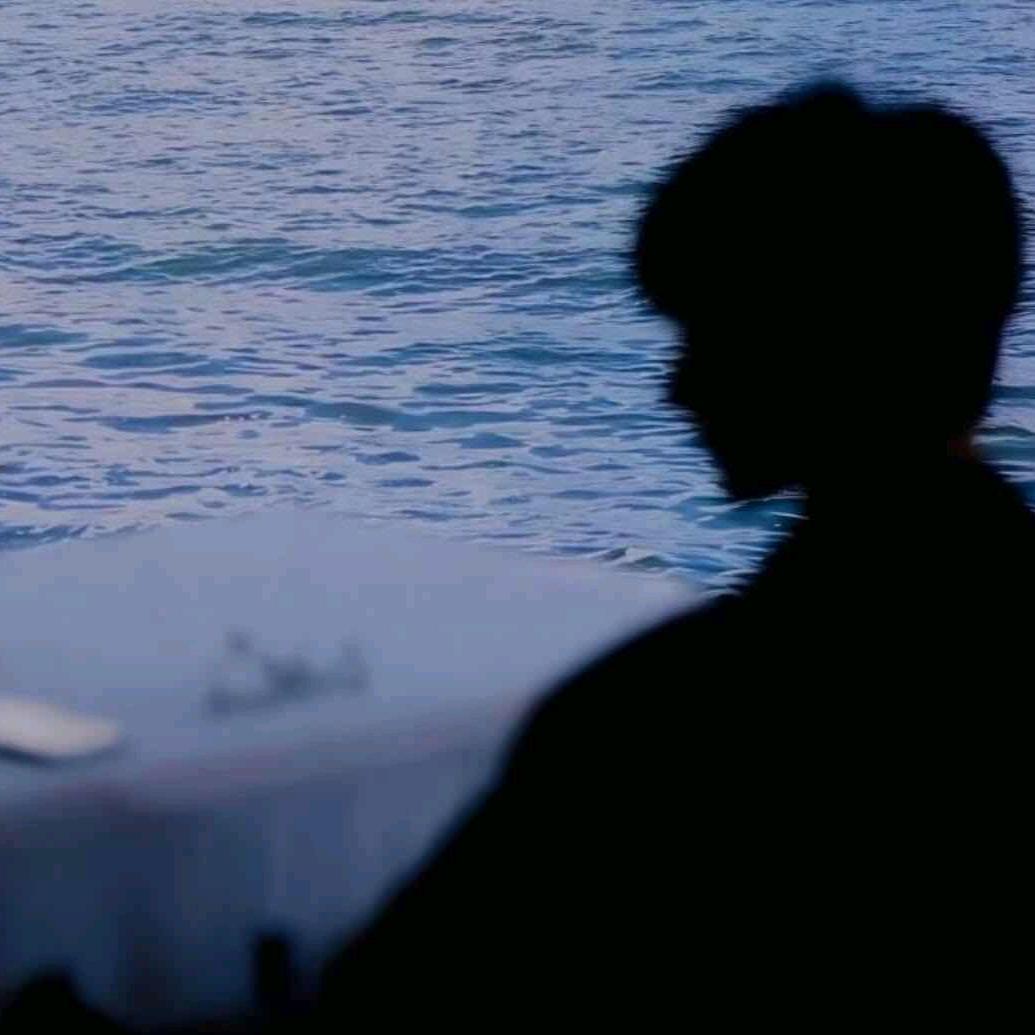 海湾旁的小明