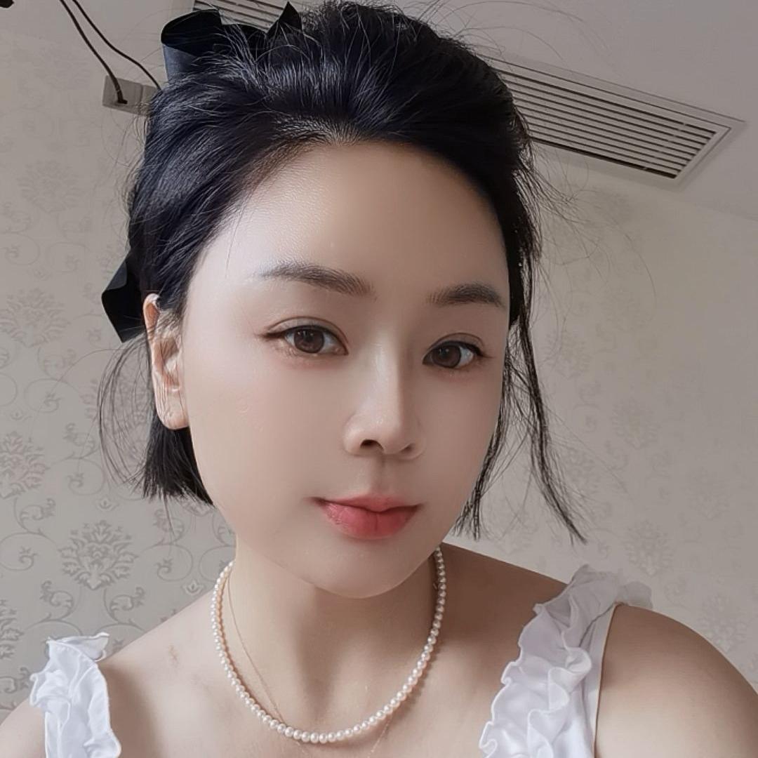 英  💋💋
