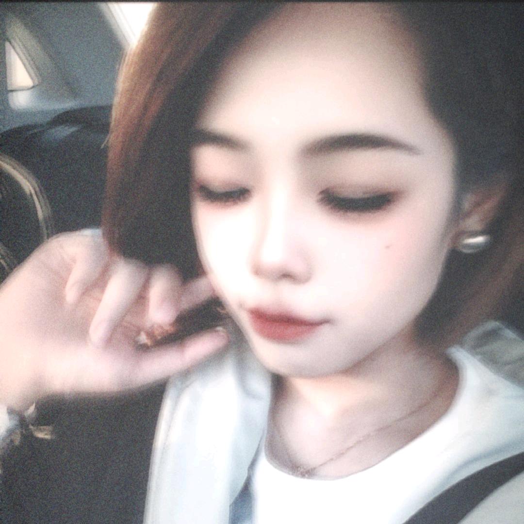 L X H不爱吃香菜。