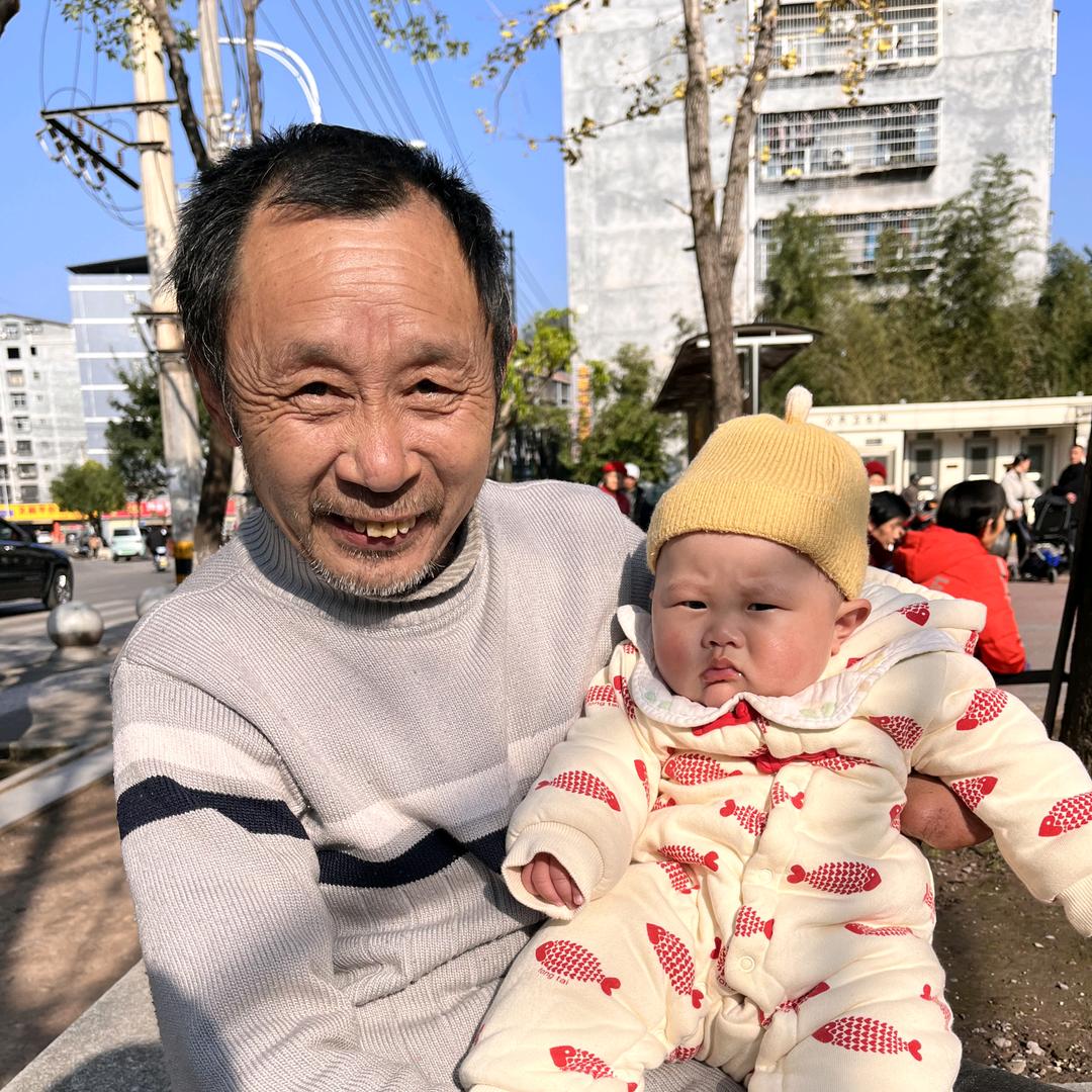 周依依爸爸