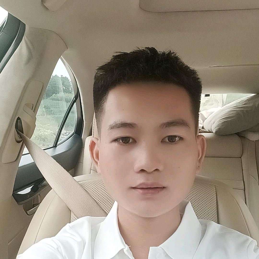 兰某摆地摊卖老友粉