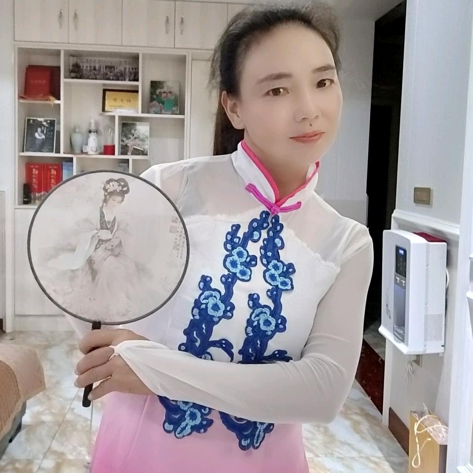 垫江倾心鼓舞艺术团(团长)小白狮团队