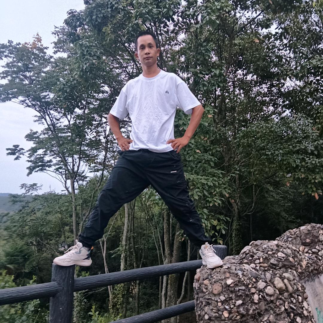 乡镇上小张《承接内外墙装修》