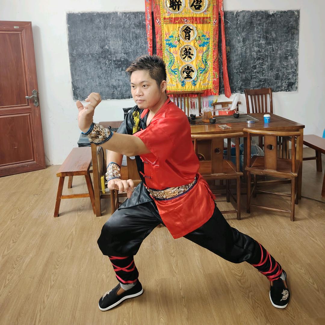 半山一盏茶,静心观万物。