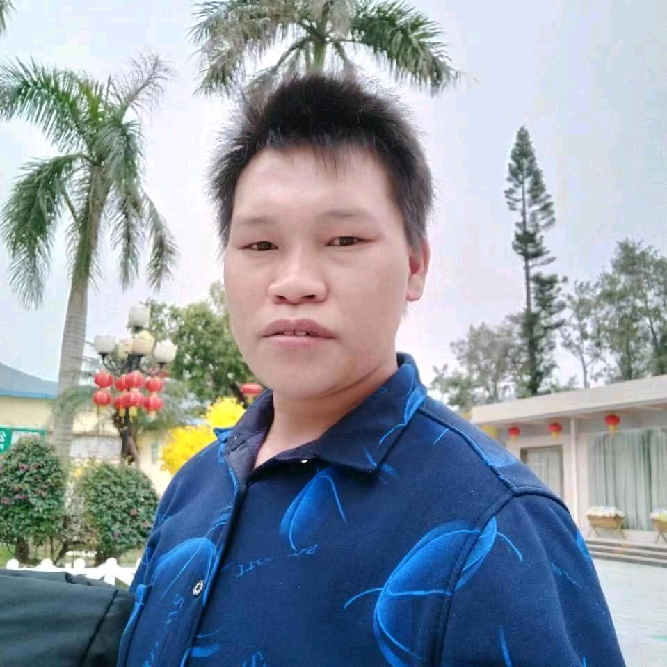 晴空下的眼😭泪