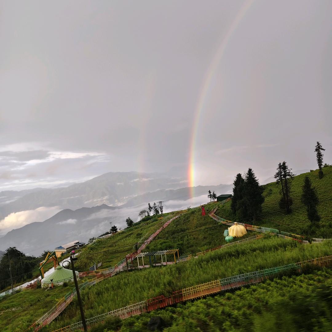 九月的彩虹