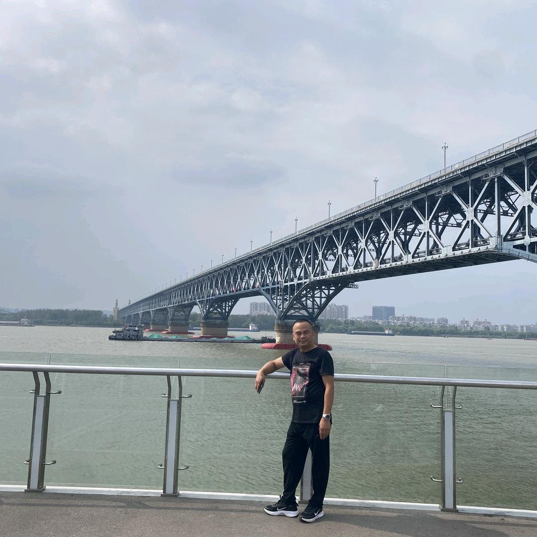 狼  图  腾   阿辉