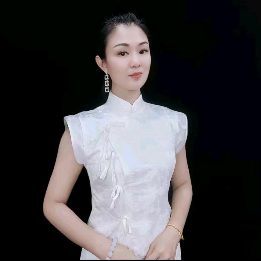 颖总开开心心