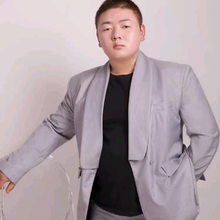 大帅哥，爱唱歌