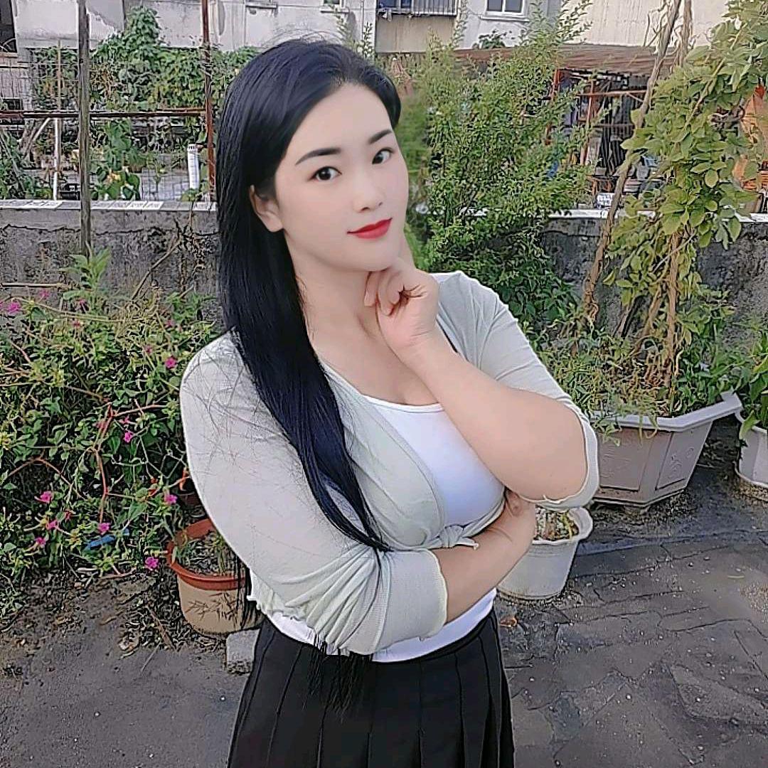 单亲妈妈。虎牙妹。