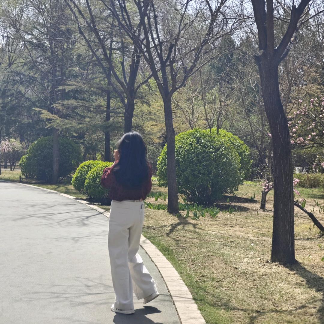 今儿个高兴 明儿个开心