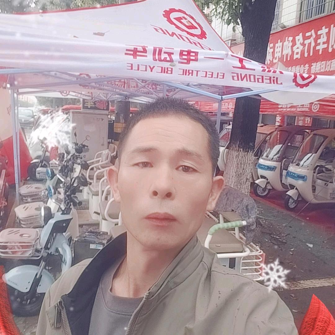 罗山老汽车站向西500m，小刘车行。