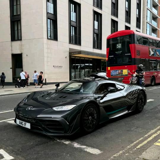 小帅爱卖小汽车