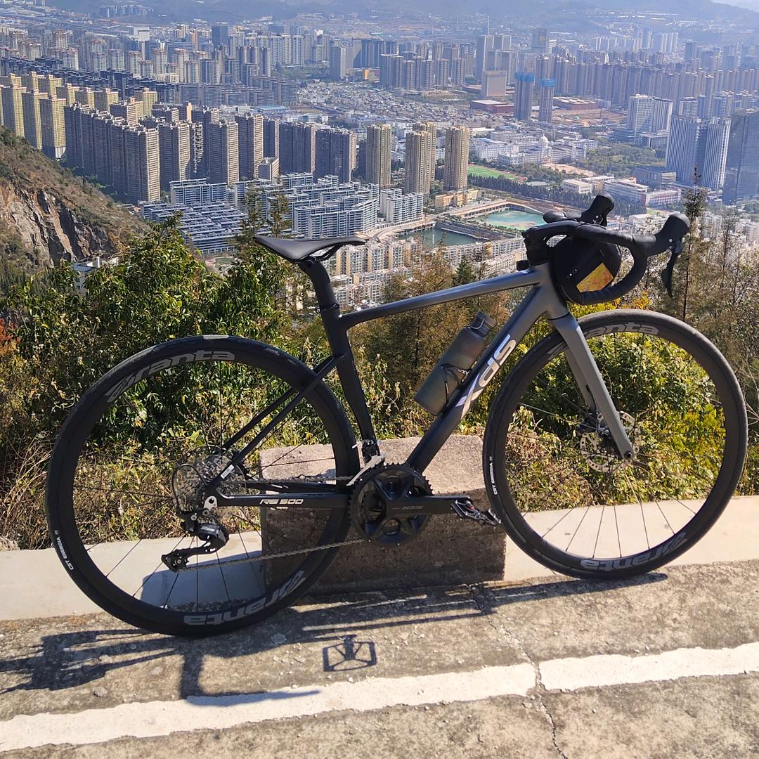 陆骑行者（好酒不溅）