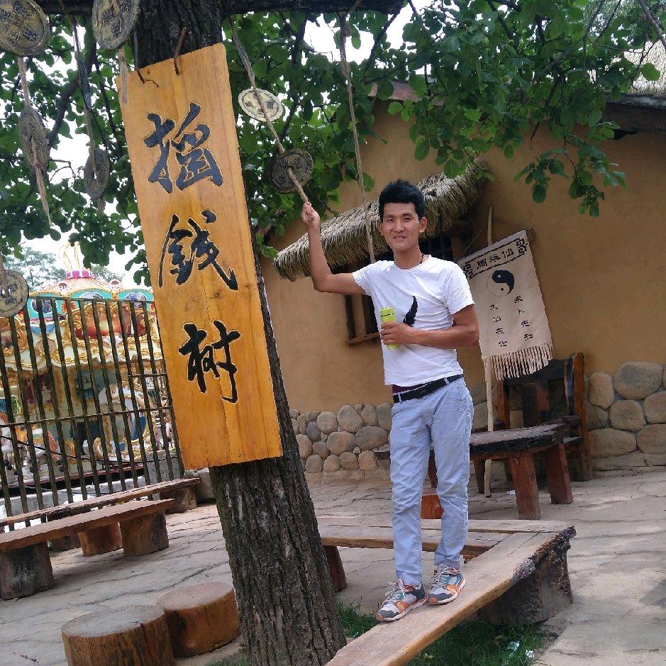 菜园杨龙（乡村小院返乡青创孵化基地）