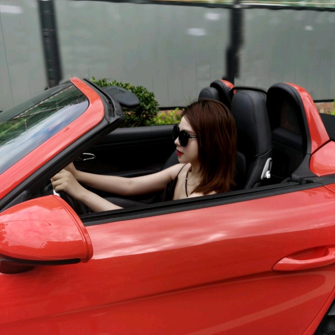 盈儿拍车
