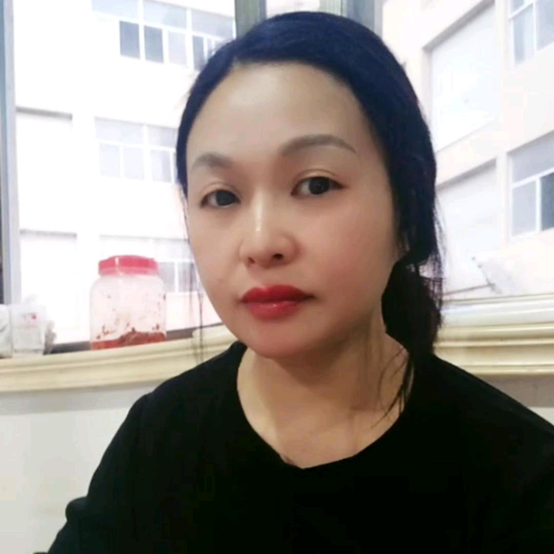 乐乐好幸福，冷傲的黄总丫头