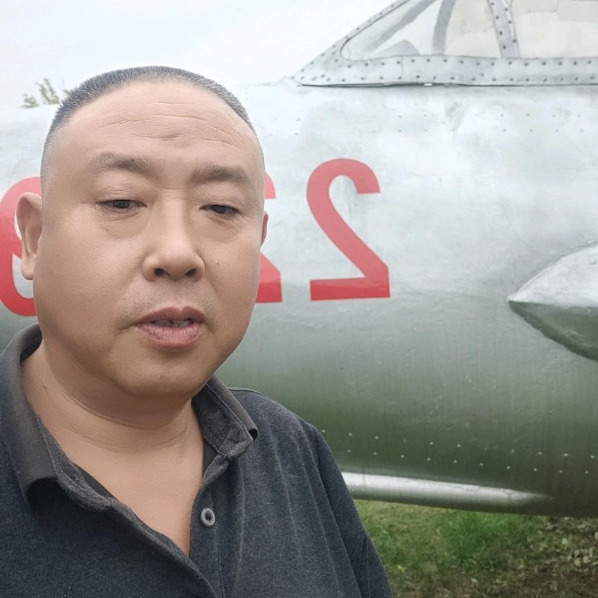 阿军.