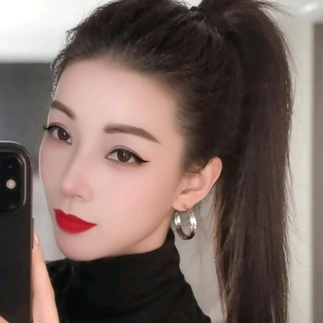 土家山妞打锣鼓玩狮子