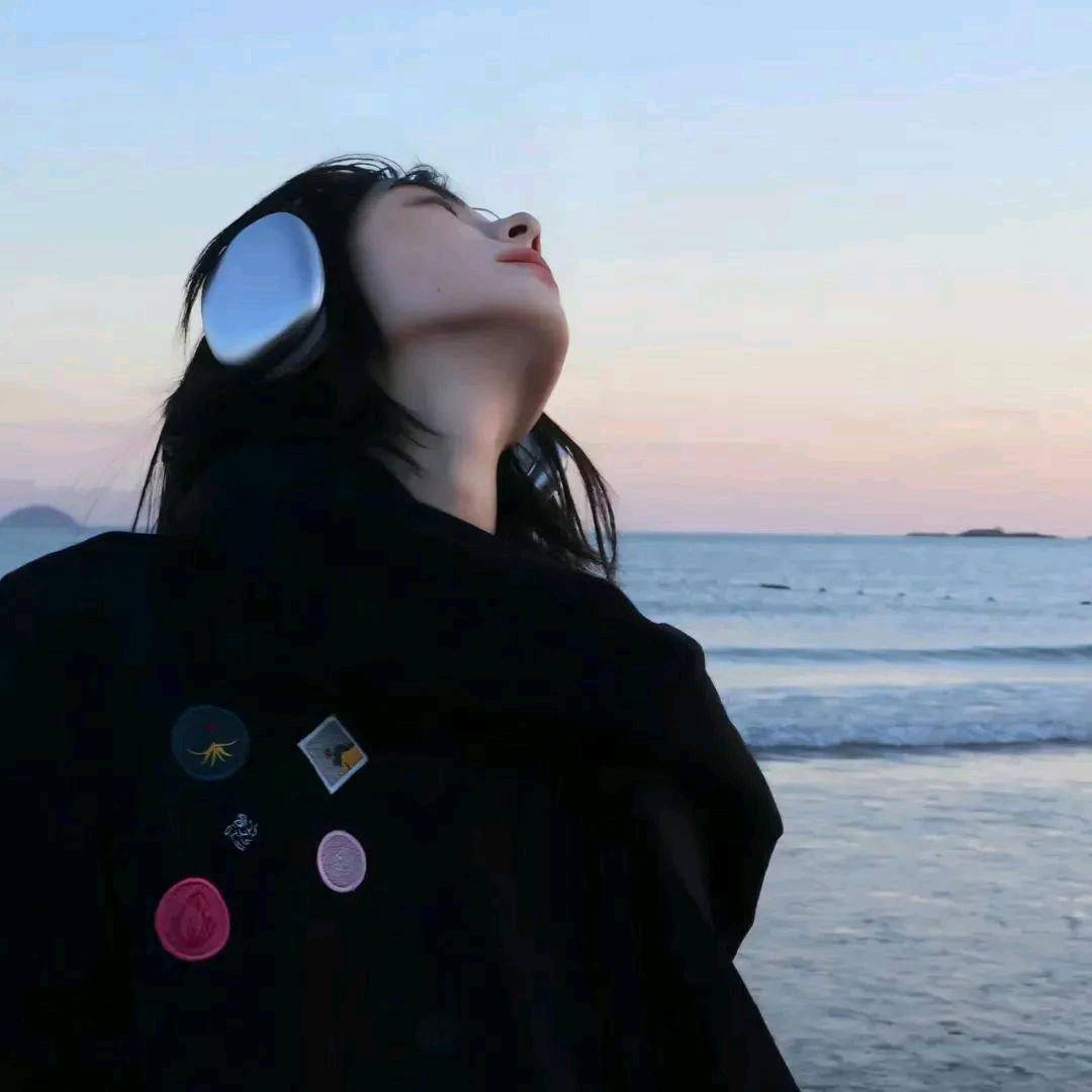 早就不写诗了✨