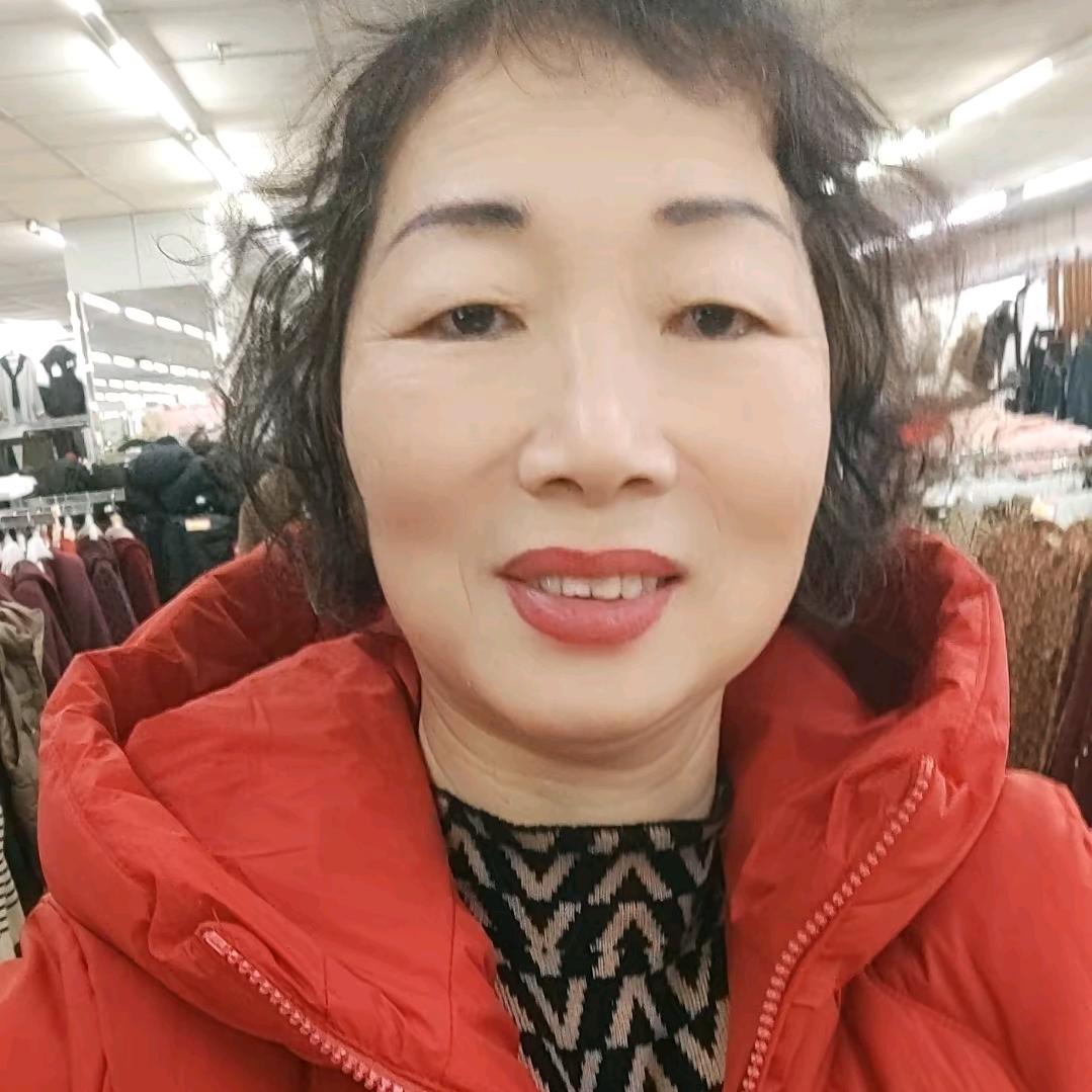 荣成市港湾胖华服装店～三楼樊建秋