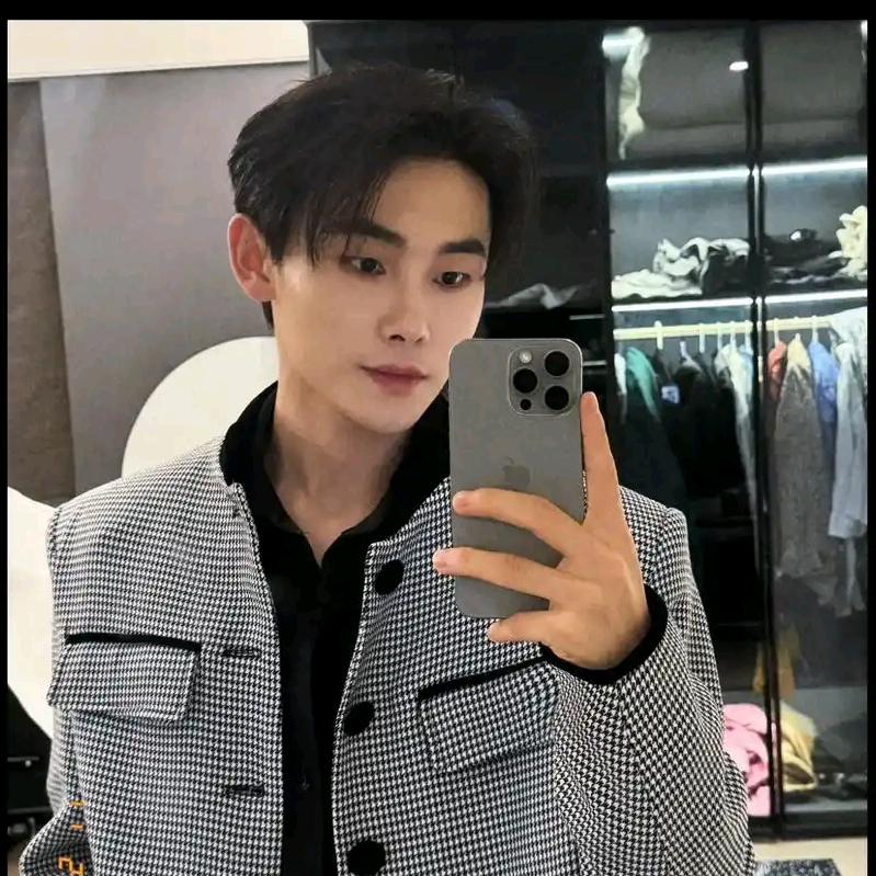 龙浩天的小跟班