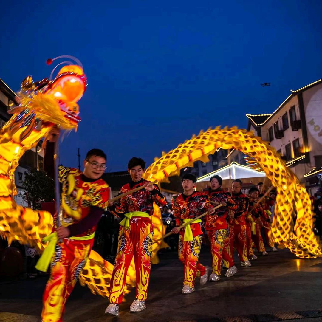 徐州马军花轿舞龙舞狮艺术团（打铁花）