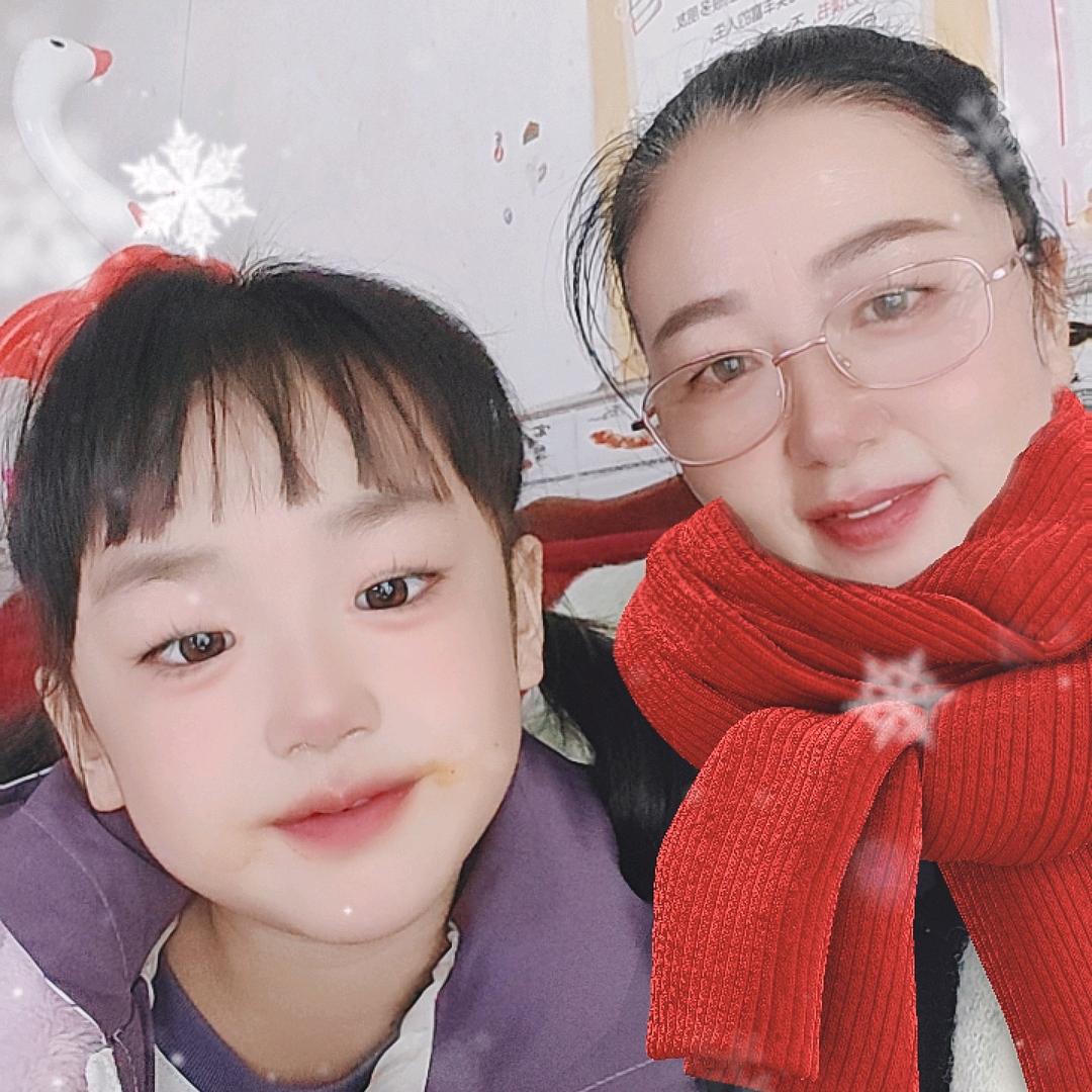 龙潭镇盛世管乐队胡大姐