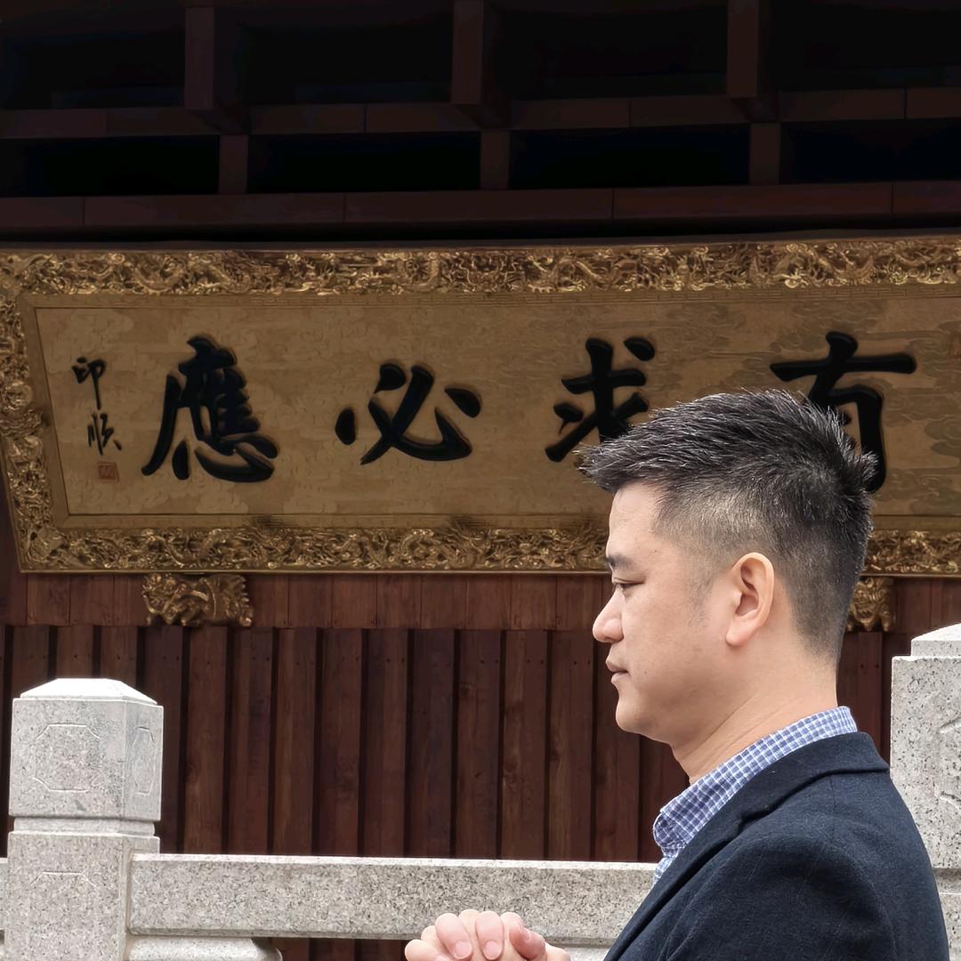 爱打羽毛球的胖子