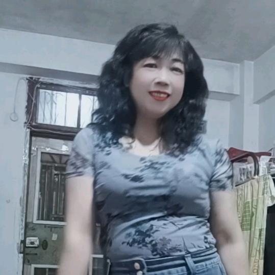 温币霞