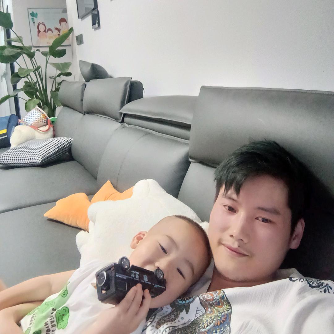 一本正经的托尼