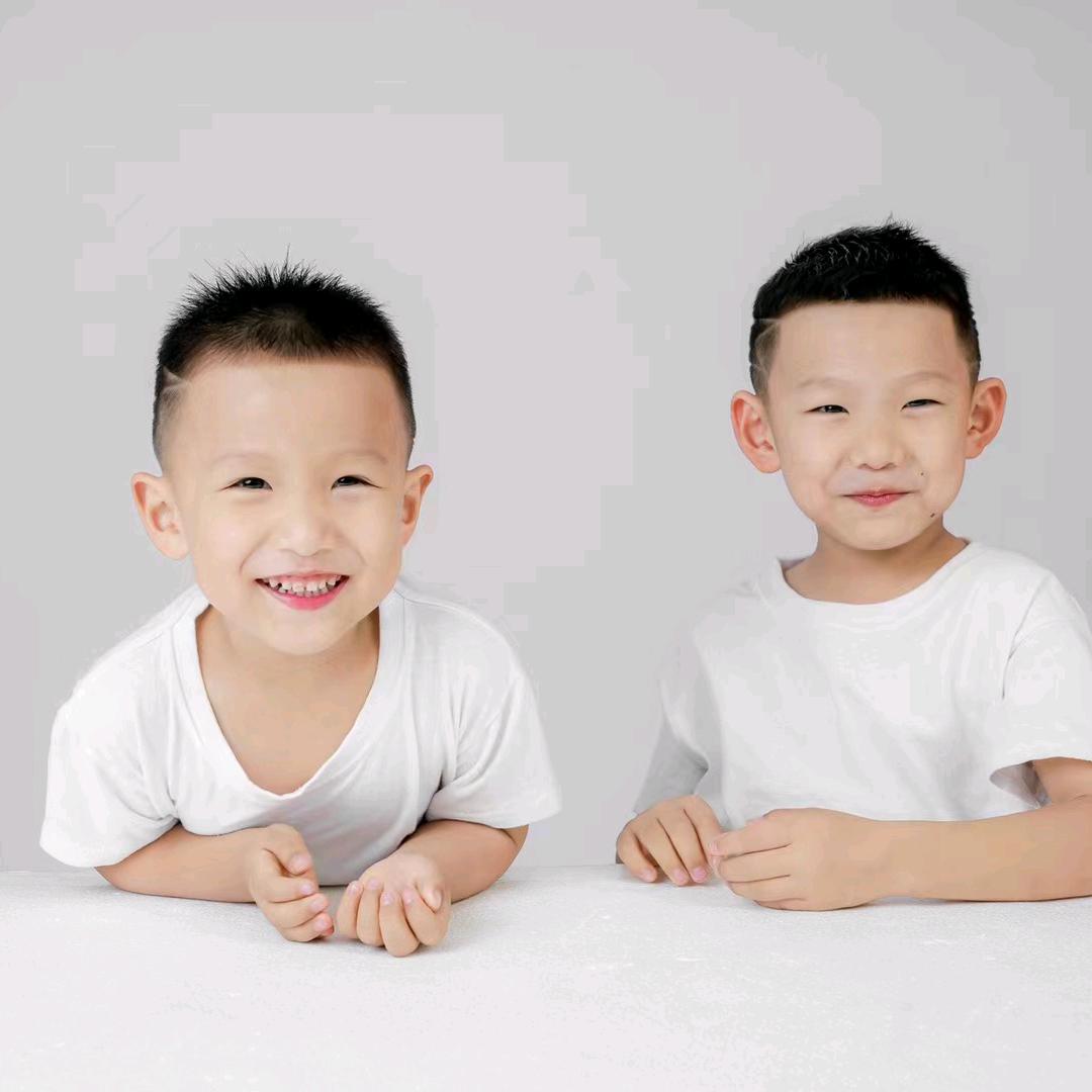 有两个儿子的旮旯先生