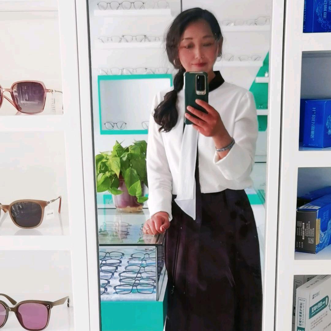 睢县艾视伦眼镜店霞姐
