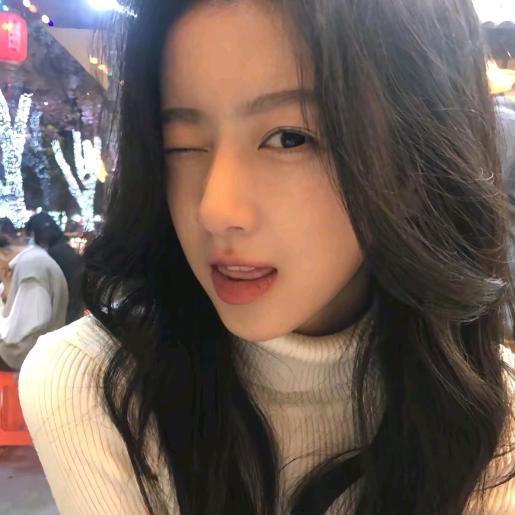 性感母蟑螂拉着母蟑螂跳华尔兹