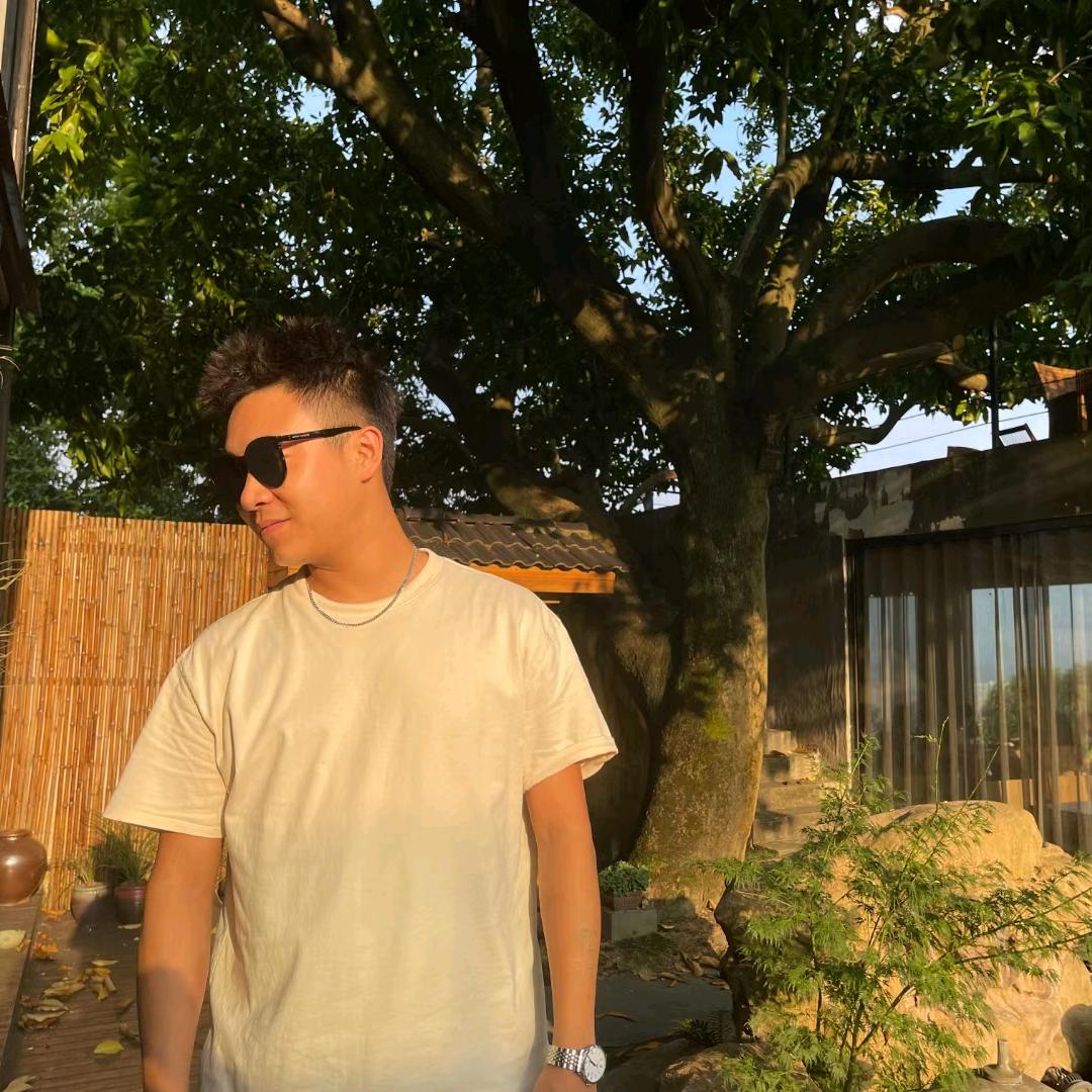 𝙃.