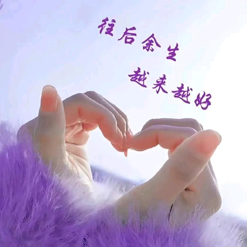 穿着校服逛世界