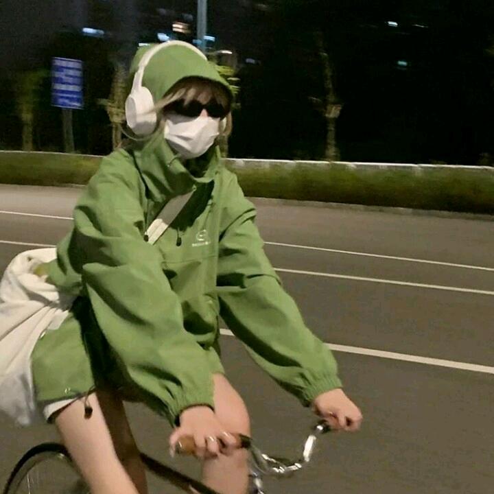 默默叽叽