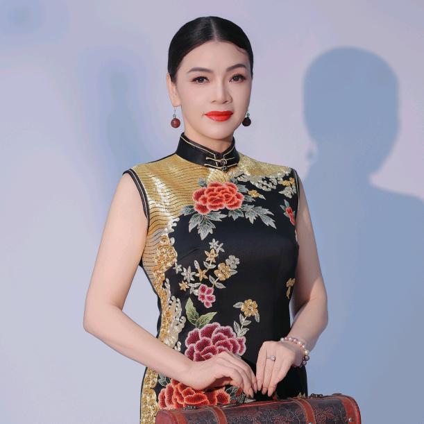 御姐:每晚九点半直播