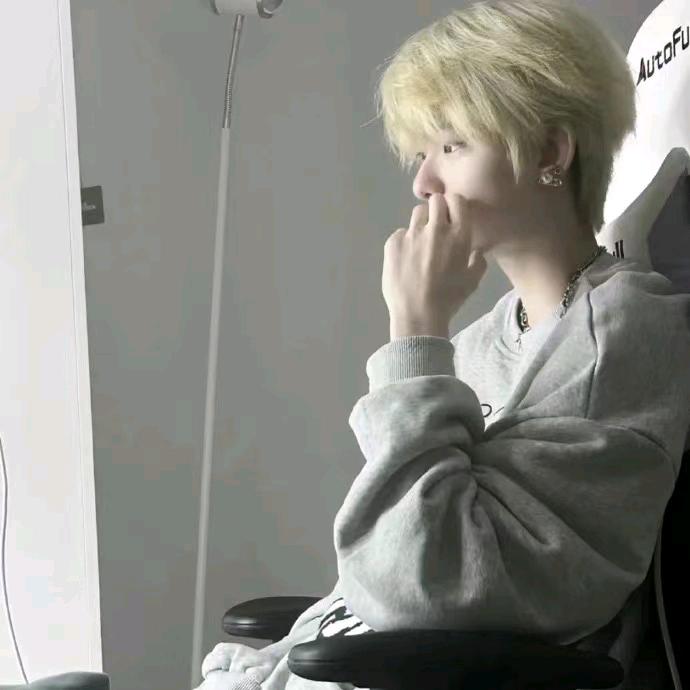 小罗.