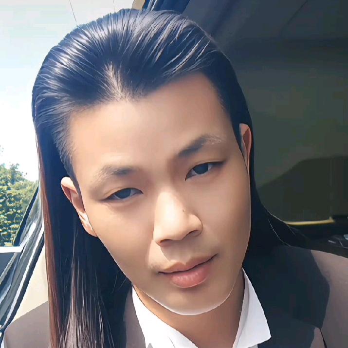 四川宜宾小何