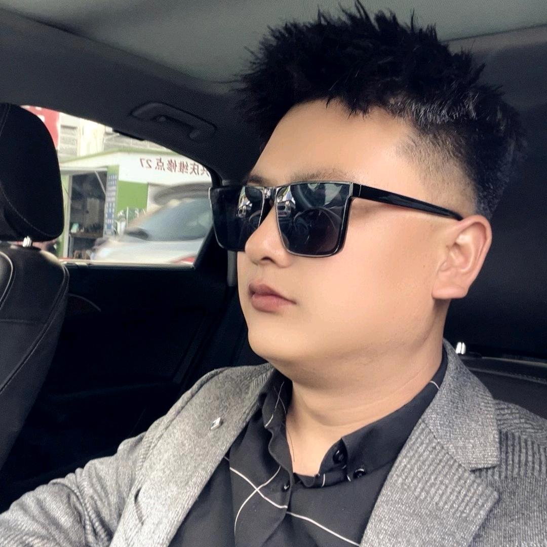 鸿宇二手车～田进龙