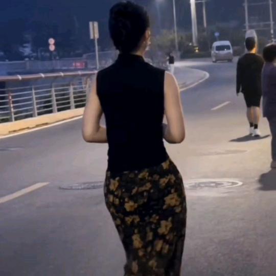 卖菜的小姐姐，