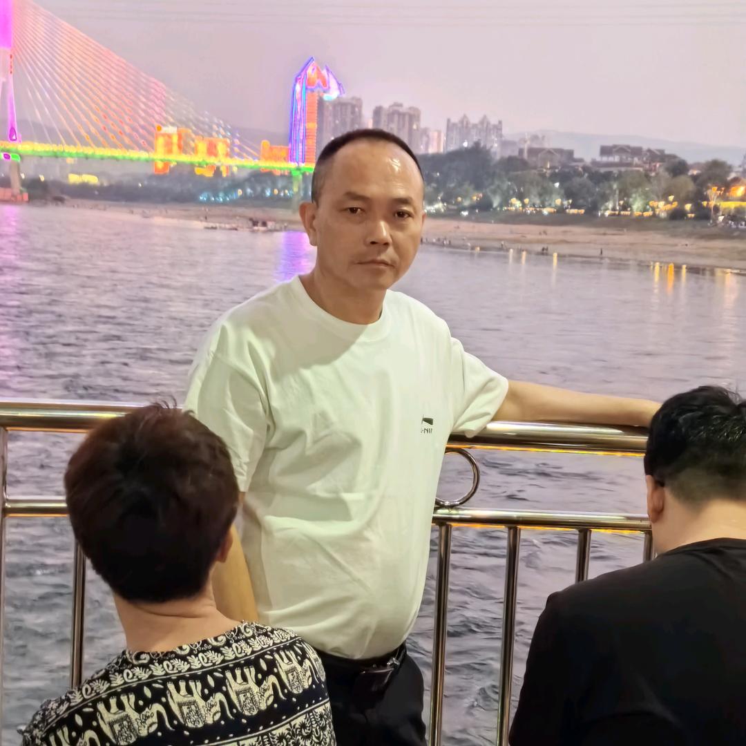 白辉云（贵州安顺云马民宿）