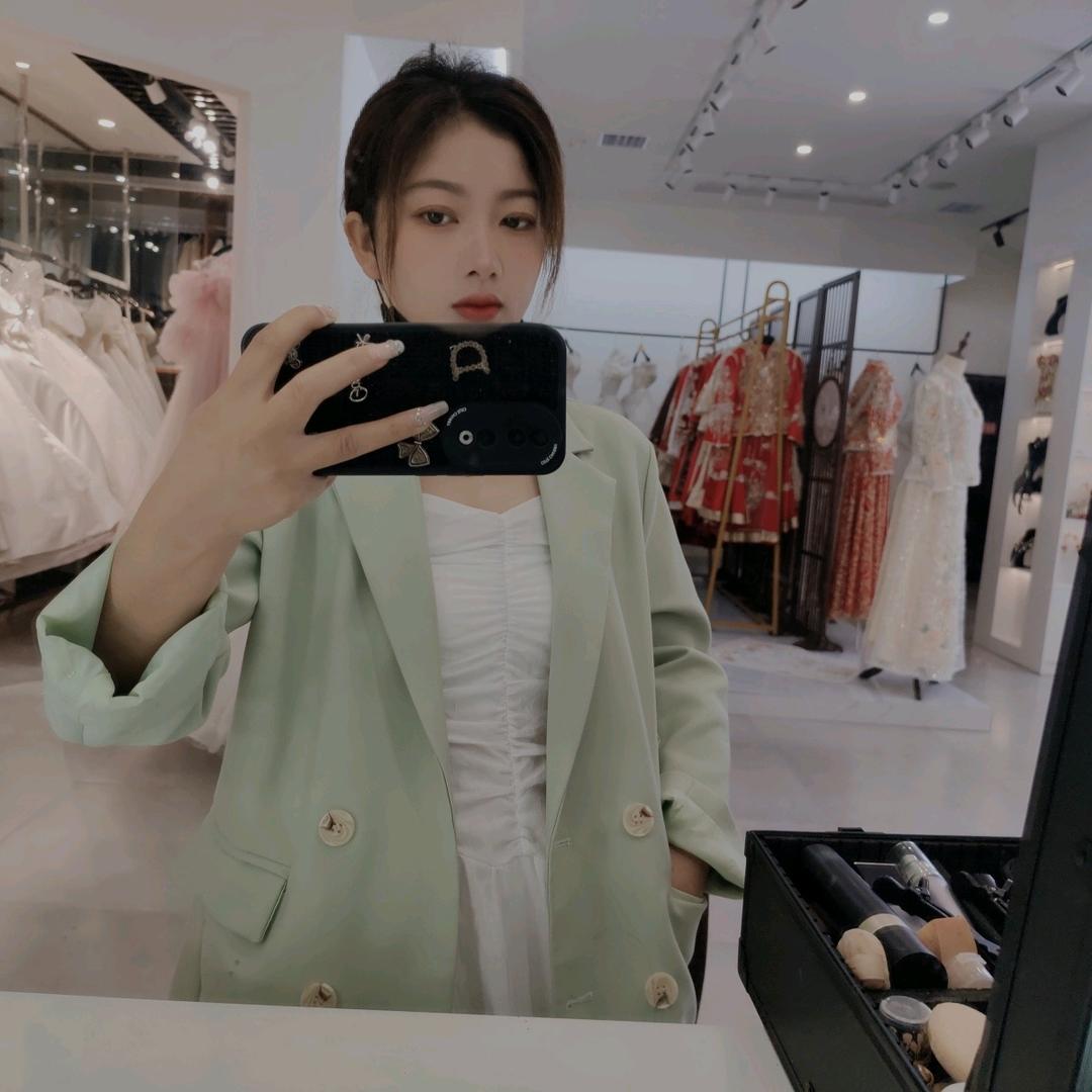 罗田遇见你化妆婚纱礼服馆💫胡玲