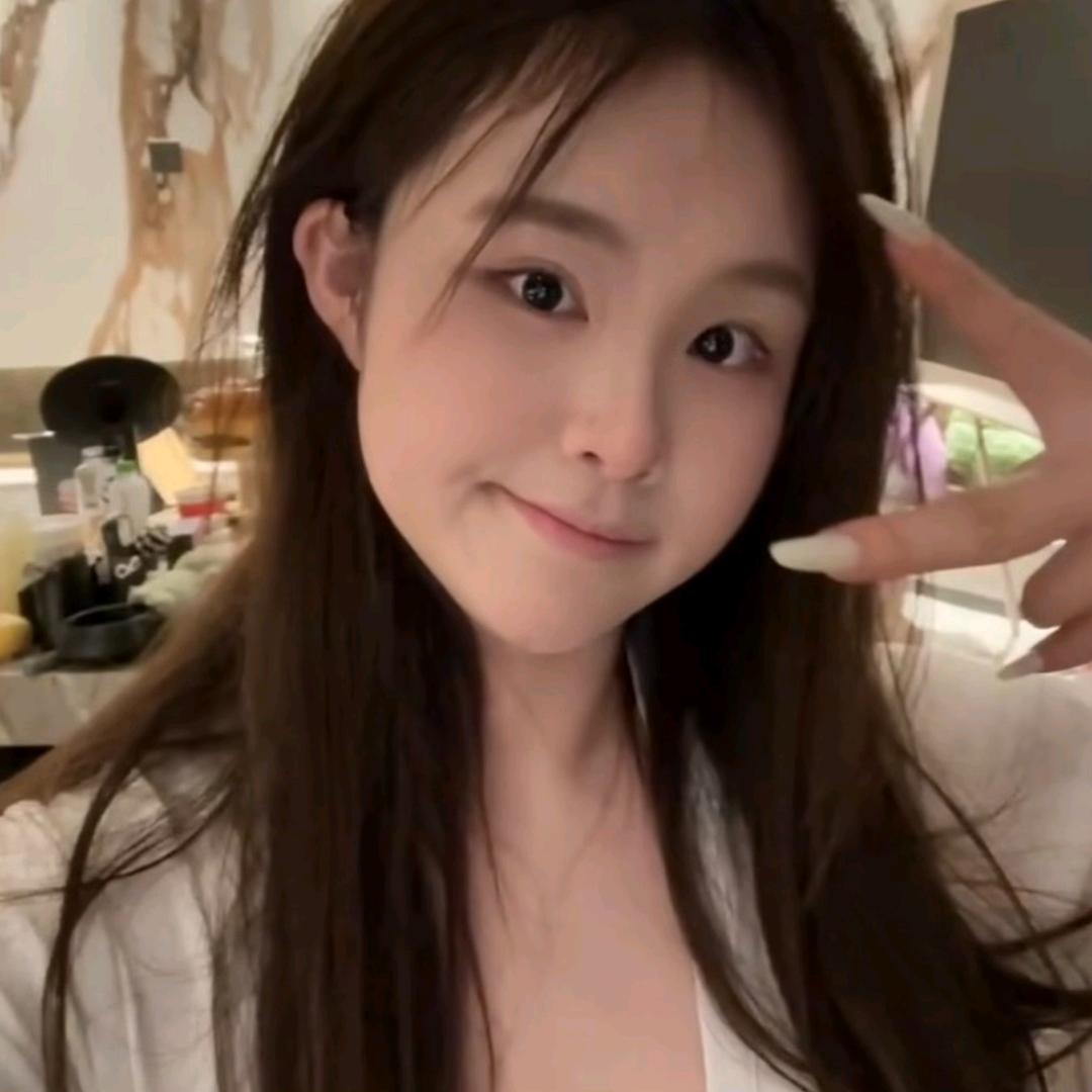 吃不饱饱（时尚穿搭）