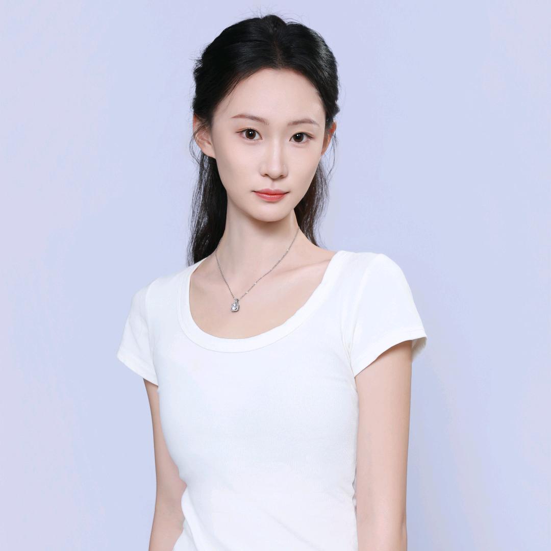 Katherine chou周周