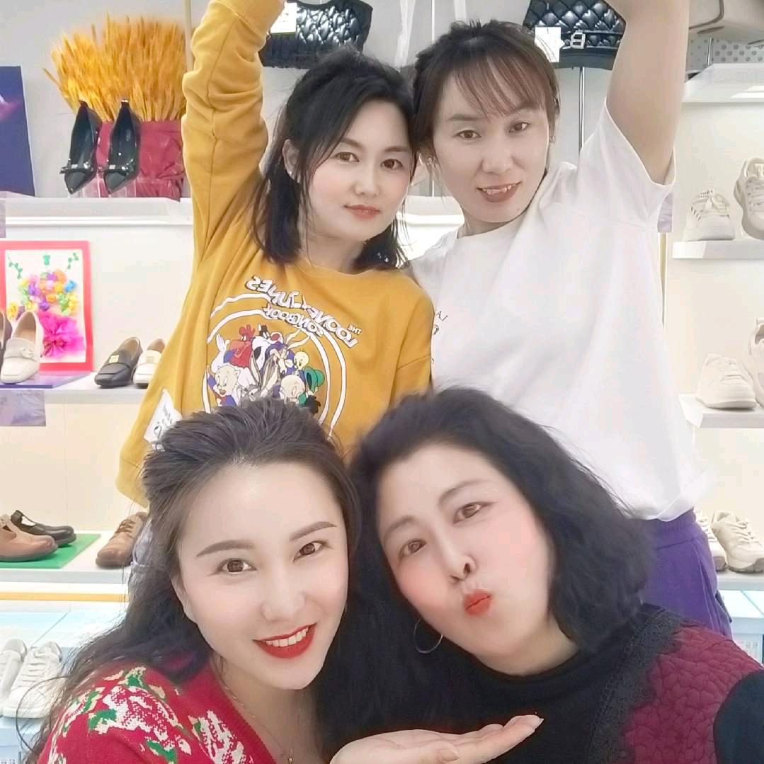 苏姐婆媳（轩美诗鞋服）