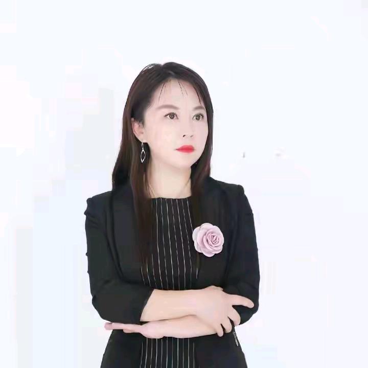 教钢琴的小艺
