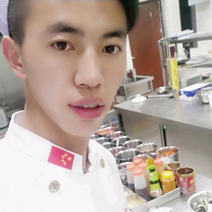 ꧁꫞ 爱上小厨꫞꧂