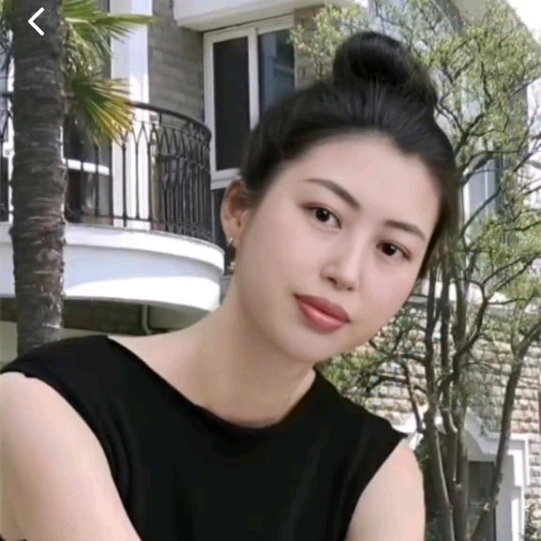 风带起裙角